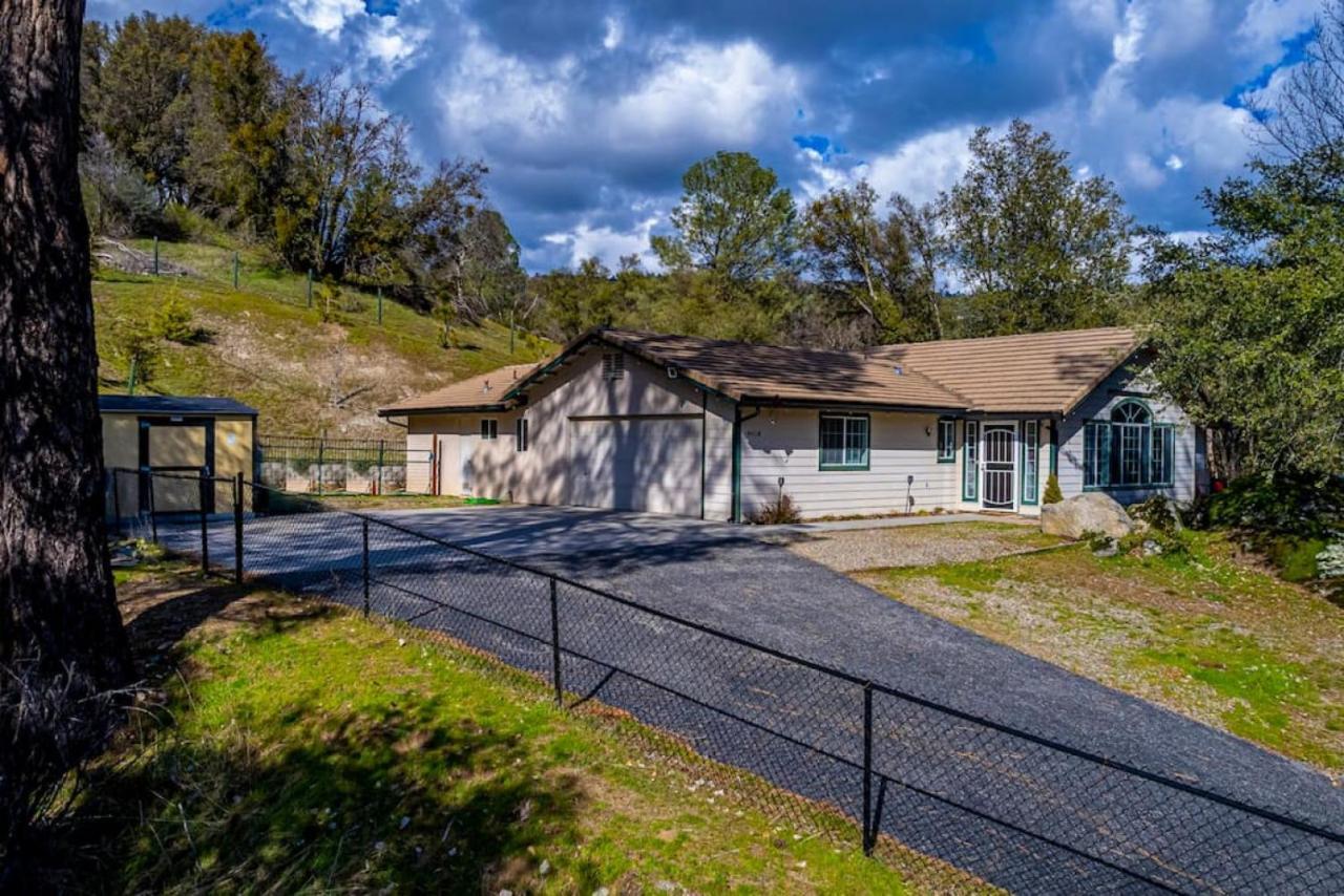 Mystic Mountain Villa, 14 Miles From Yosemite Oakhurst Exterior photo